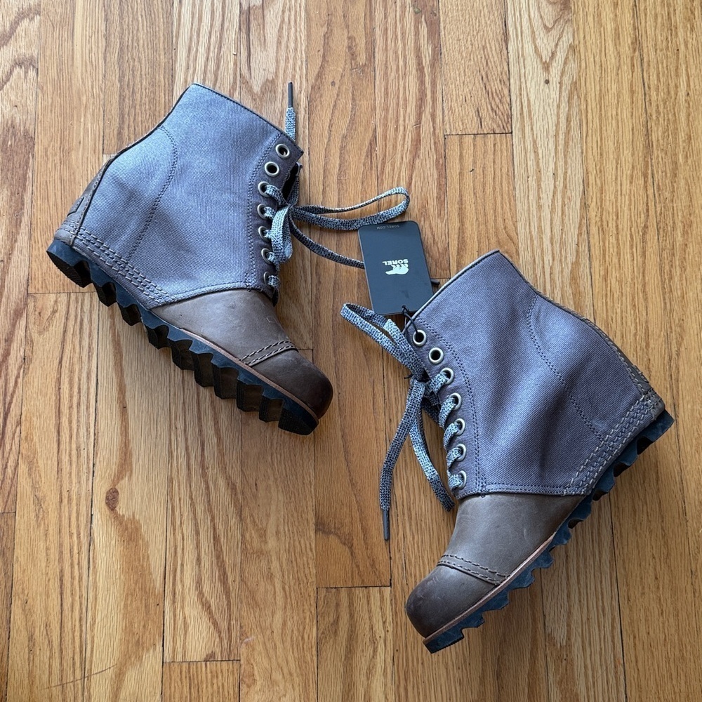 Sorel sz 8.5 Joan of Arctic wedge Gray and Brown Lace-Up Boots NWT new w/ tags